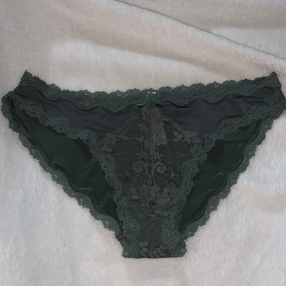 ⭐️ 3/$24 Sale ⭐️  Victoria’s Secret Cheekini